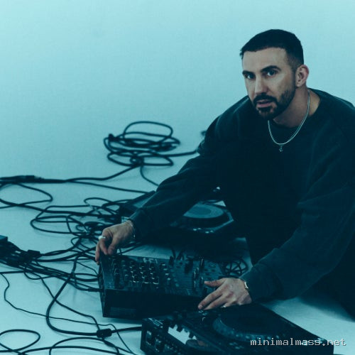 VA – Hot since 82’s Shaded Chart