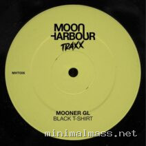 Mooner GL – Black T-Shirt cover